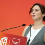 The State and Madrid clash over the possible unconstitutionality of a regional rule that deprives public employees of compensation