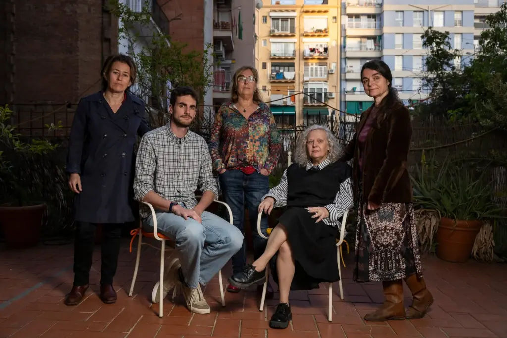 Barcelona tenants threatened by funds after Txema's eviction was stopped: "We are the capital of the fight against 'coliving', impunity is over"