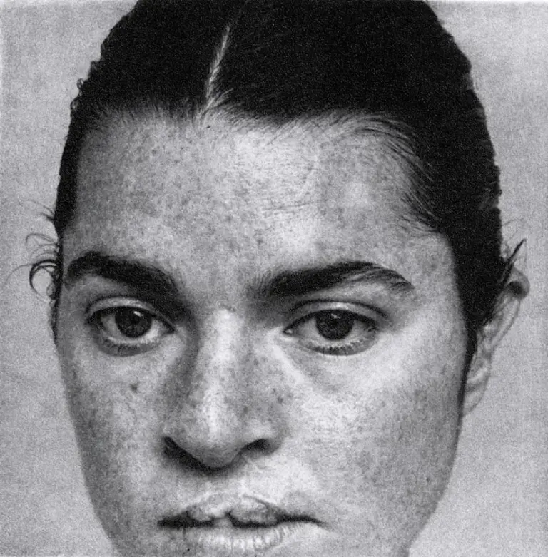 The challenge of photographer Jack Davison: three days in London and 111 portraits (37 per day)