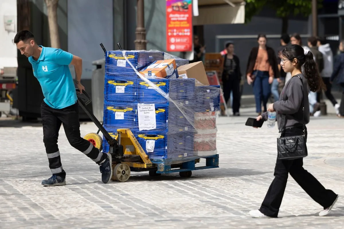 The unemployment rate rises to 10.8% in the first quarter and employment falls twice as much as last year