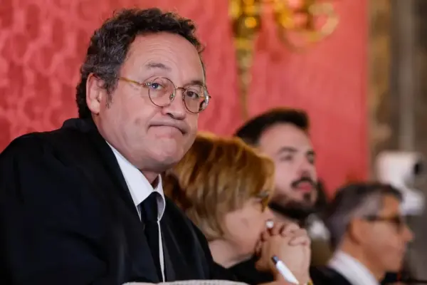 The former attorney general puts his finger on the sore spot