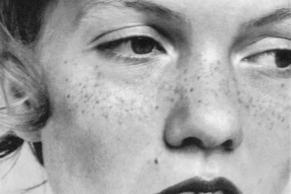 The challenge of photographer Jack Davison: three days in London and 111 portraits (37 per day)