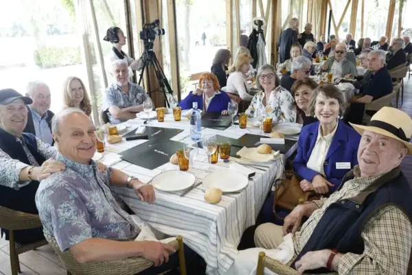 The day the first newsroom of EL PAÍS reunited, 50 years later
