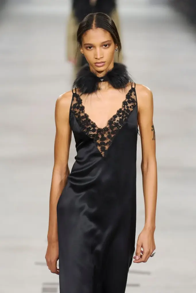 The existential crisis of fashion designers: between the dictatorship of 'scroll' and the greed of investment funds