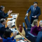 Pérez Llorca accuses the Government of regularizing immigrants for an "electoral issue" and supports Vox to protect two Francoist crosses