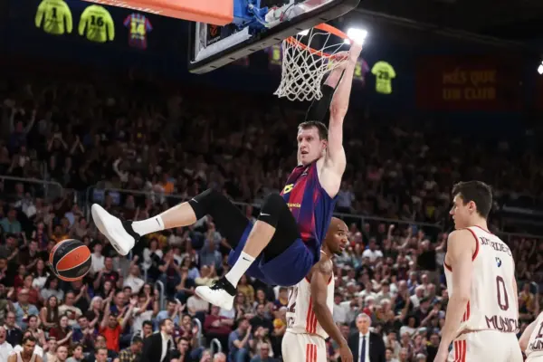 The Palau embraces Pesic and Barça earns the right to dream