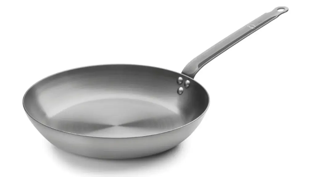 La sartén de hierro Lacor ofrece un rendimiento óptimo al cocinar carnes.