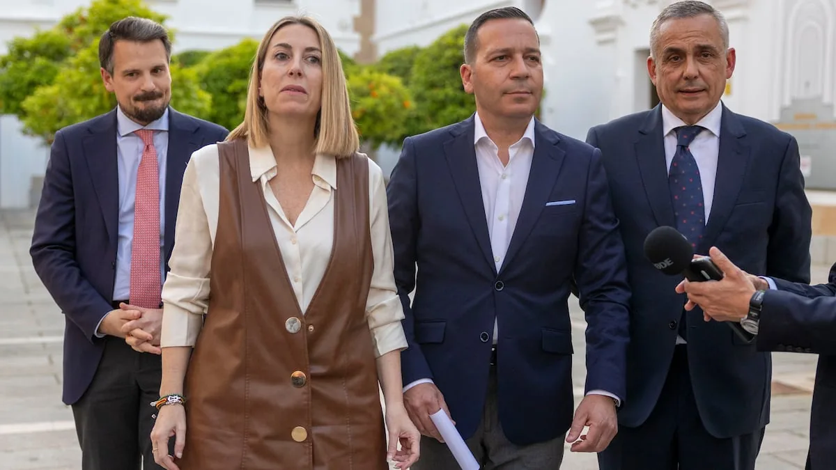 María Guardiola and the dogs