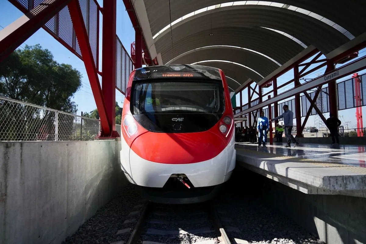 Suburban Train to AIFA: route, stations, fares, and accepted card