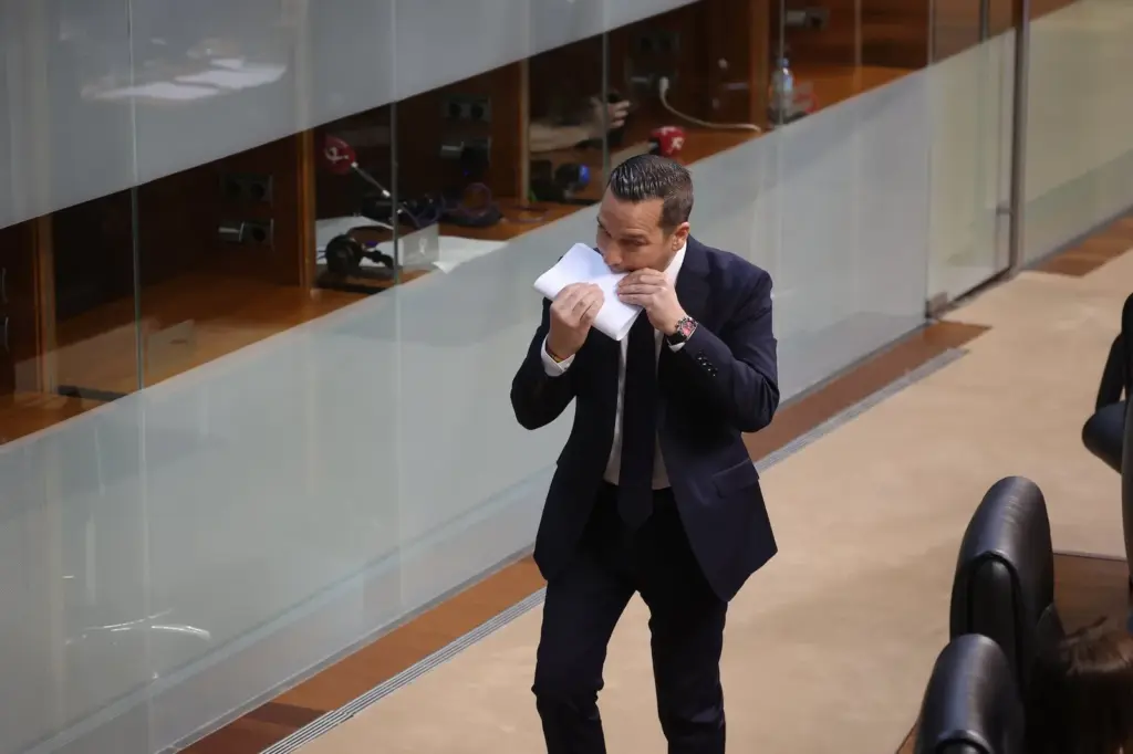 Guardiola, investida presidenta de Extremadura con el recado de Vox: “Nadie de fuera por delante de un español”