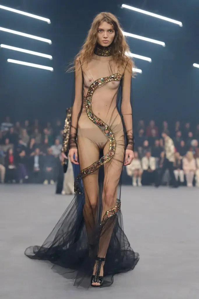 The existential crisis of fashion designers: between the dictatorship of 'scroll' and the greed of investment funds