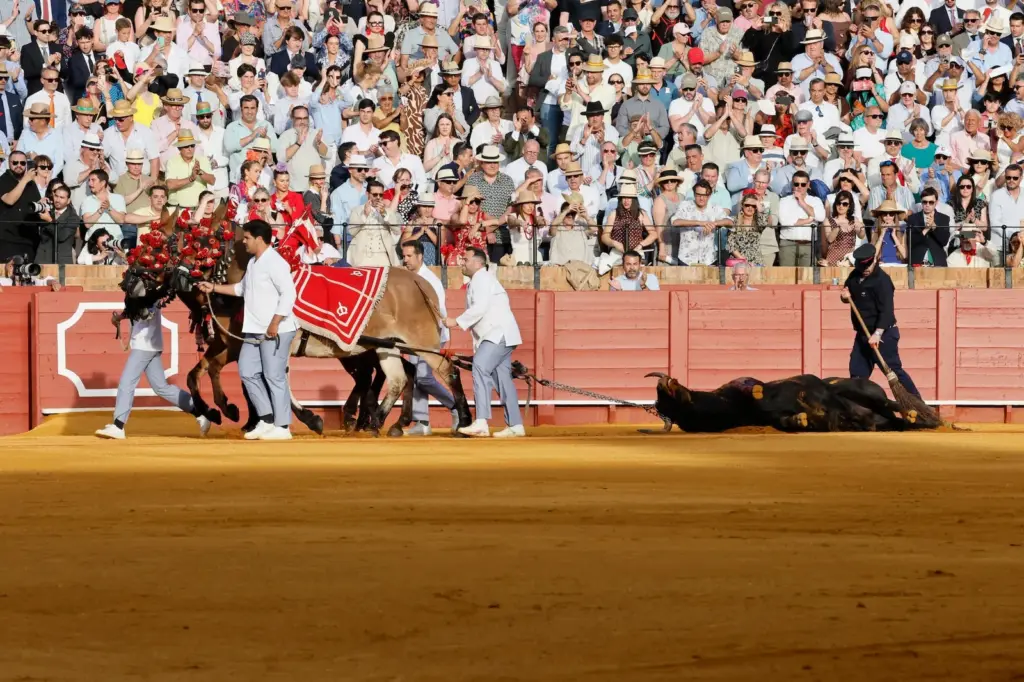 David de Miranda, very bullfighter-like, through the Prince's Gate