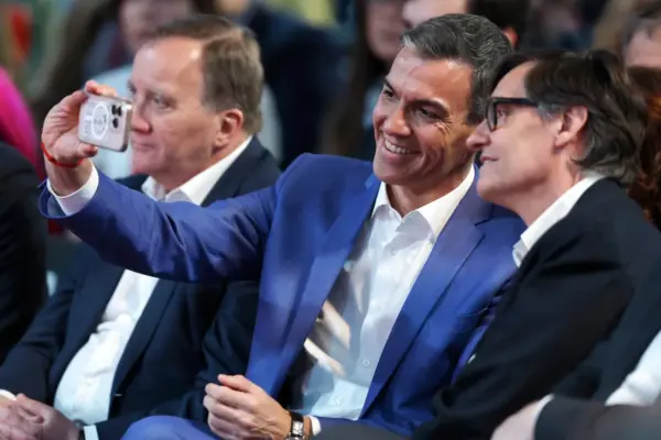 The socialists' proposals: regulate social media, curb housing speculation and accelerate the green agenda
