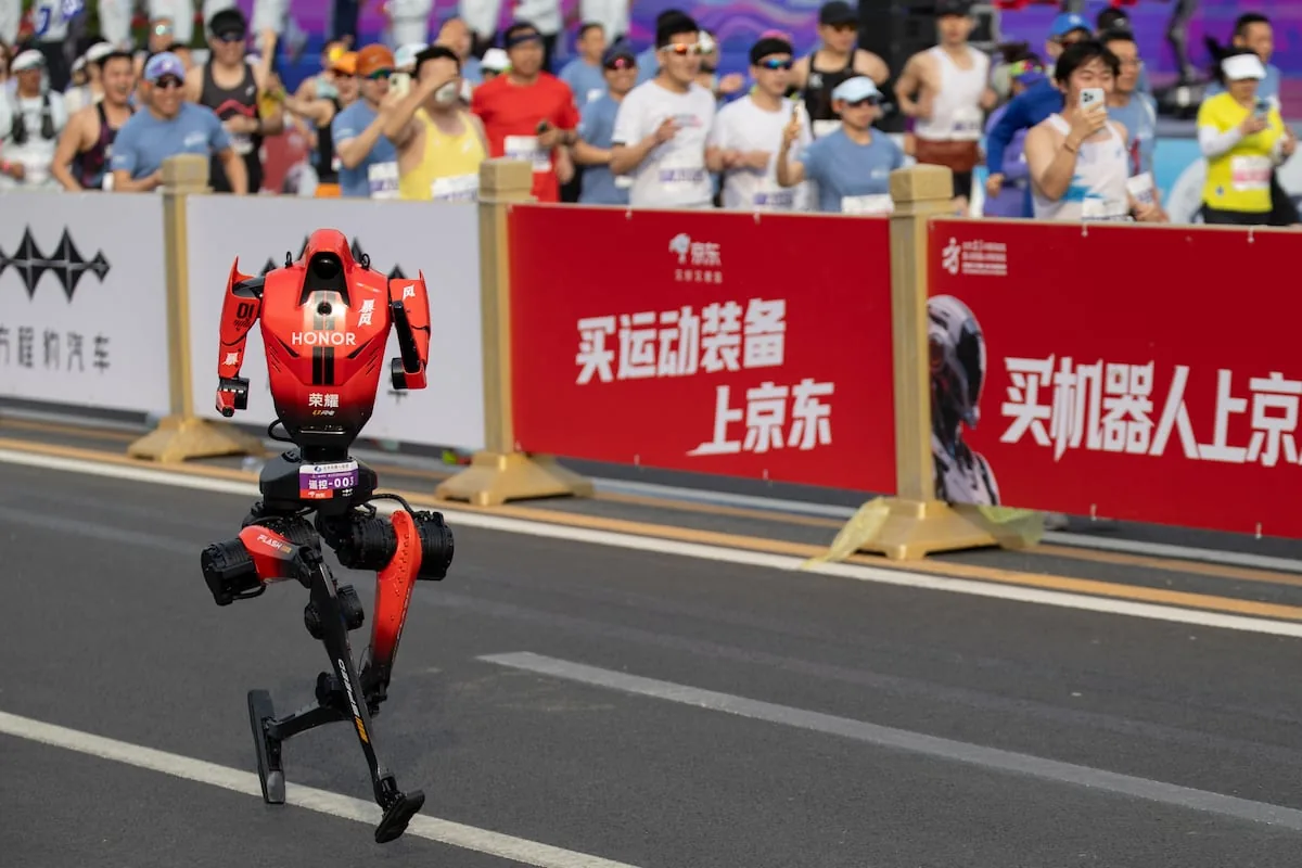 Chinese robots smash records and crush humans in the Beijing half marathon