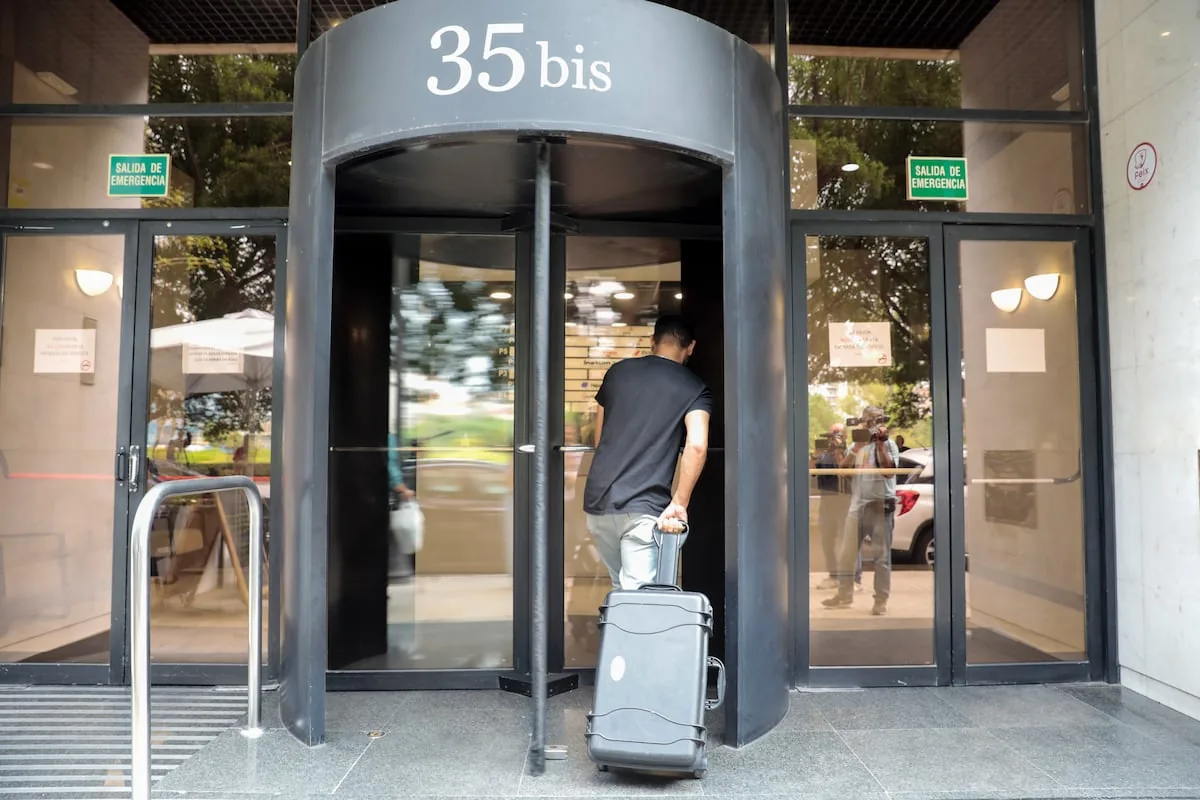 The UCO certifies payments to PSOE and PP from construction companies in the 'Azud case' and luxurious gifts to a senior official of the Consell from an investigated businessman