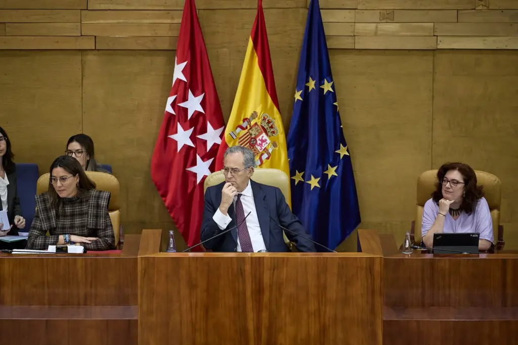 Madrid boosts the budget for its deputies' taxis to 270,000 euros per year, whose salaries have been raised four times in two years