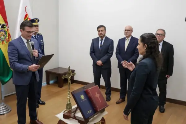 The president of the Bolivian state oil company resigns less than a month after taking office