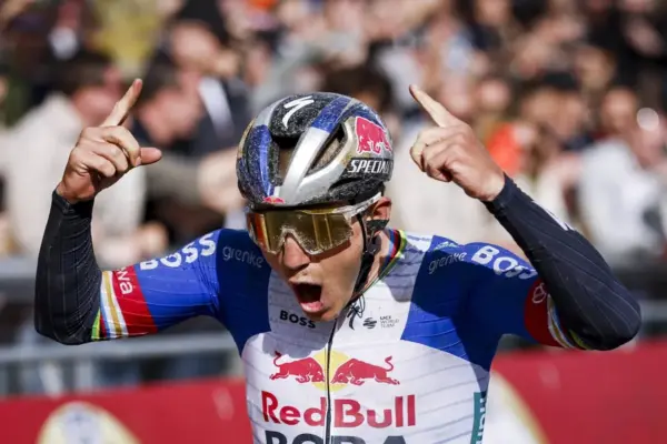 Remco Evenepoel speeds towards Liège, winning the Amstel Gold Race