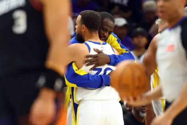Stephen Curry's Warriors miss the playoffs and foresee the end of an era