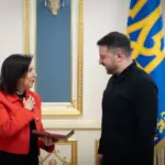 Zelensky awards Margarita Robles “for the support and commitment” of the Government with Ukraine