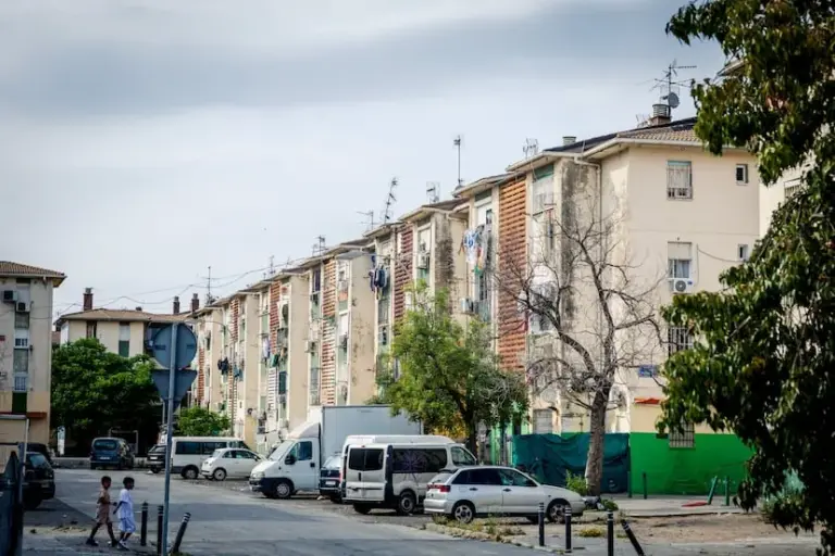 Six centuries of resistance of the Roma people in Europe: from Romania to the Tres Mil Viviendas neighborhood in Seville