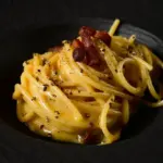 How to make the most loved and mistreated recipe of Italian cuisine: errors and forbidden ingredients of pasta carbonara