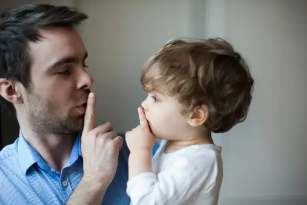 Pros and cons of giving parenting advice to other parents