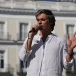 Carlos Baute se disculpa por los insultos racistas a Delcy Rodríguez durante el acto de María Corina Machado en Madrid