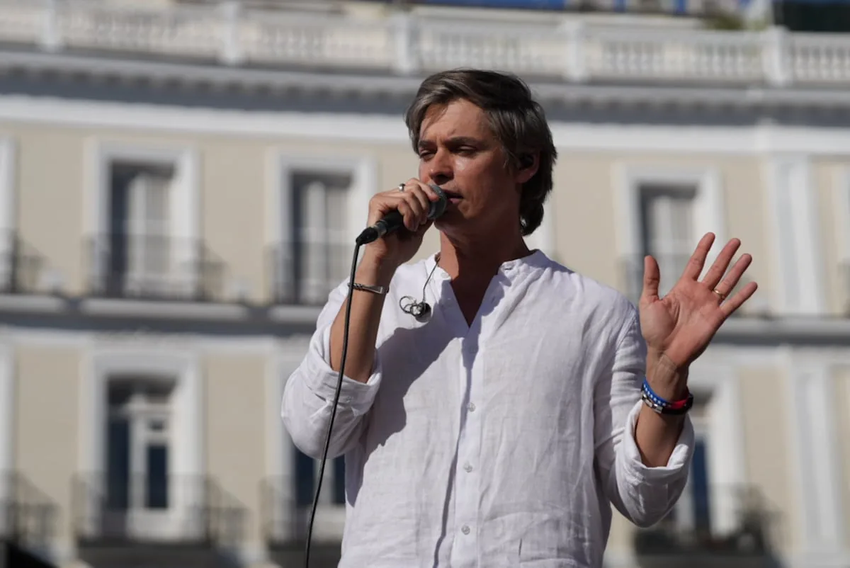 Carlos Baute se disculpa por los insultos racistas a Delcy Rodríguez durante el acto de María Corina Machado en Madrid