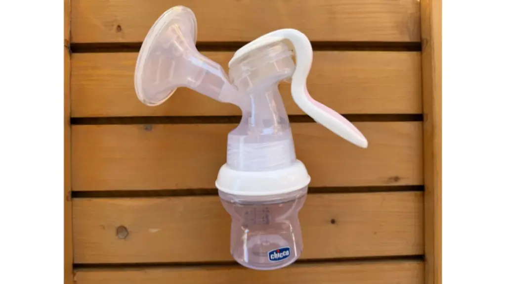 This is one of the best manual breast pumps you can buy on Amazon