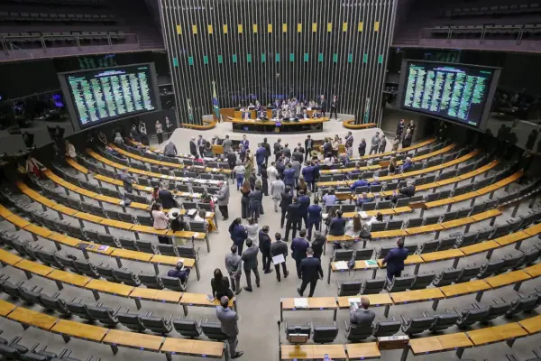 Opposition to Lula approves in Congress reducing Bolsonaro's sentence for coup plotting