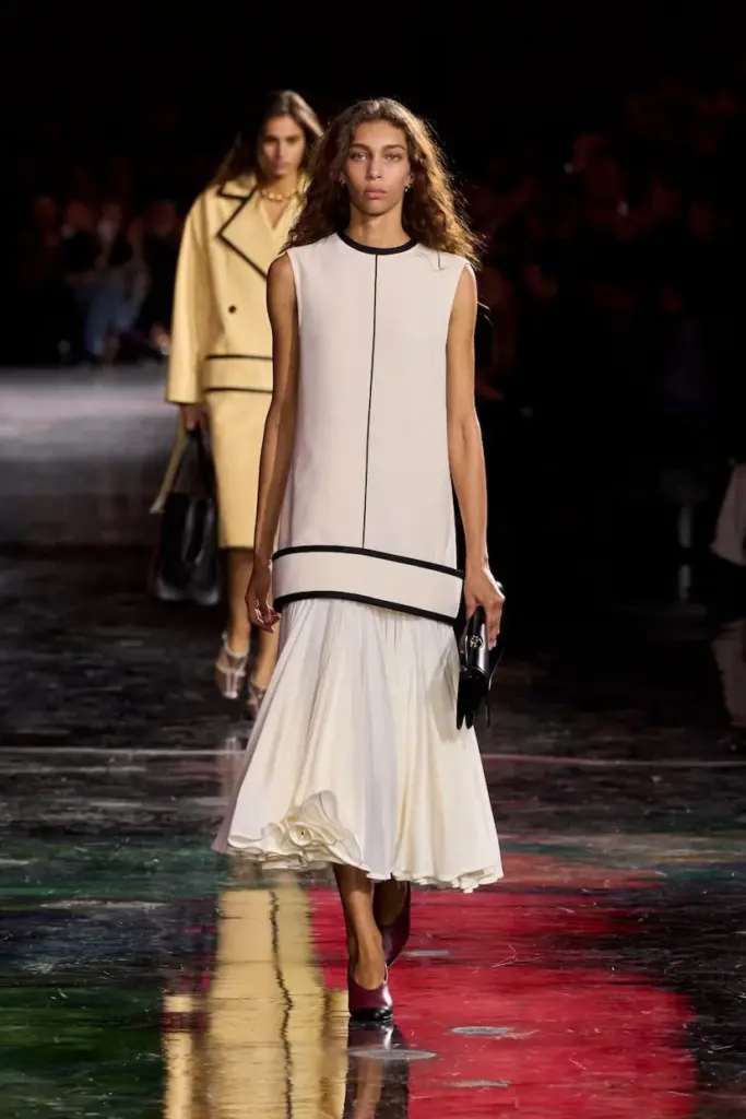 The existential crisis of fashion designers: between the dictatorship of 'scroll' and the greed of investment funds