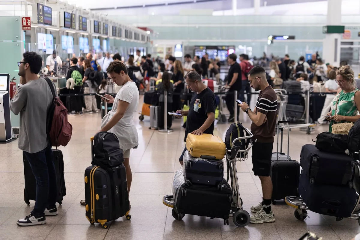 European airports warn that the new biometric registration system is causing delays of up to three hours