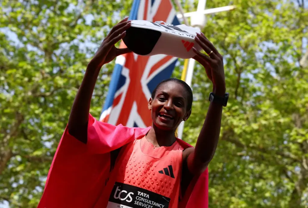 Yomif Kejelcha, the athlete who made history and whom no one will remember