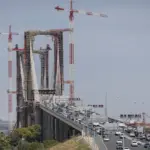Acciona gives up finishing the Puente del Centenario in Seville and Transport looks for a new builder