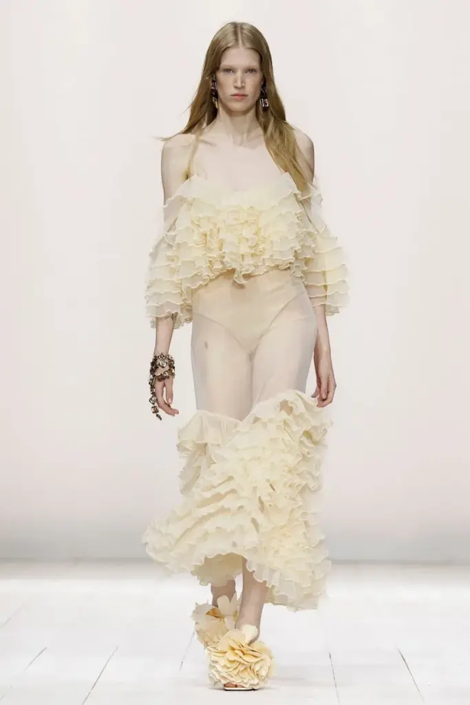 The existential crisis of fashion designers: between the dictatorship of 'scroll' and the greed of investment funds
