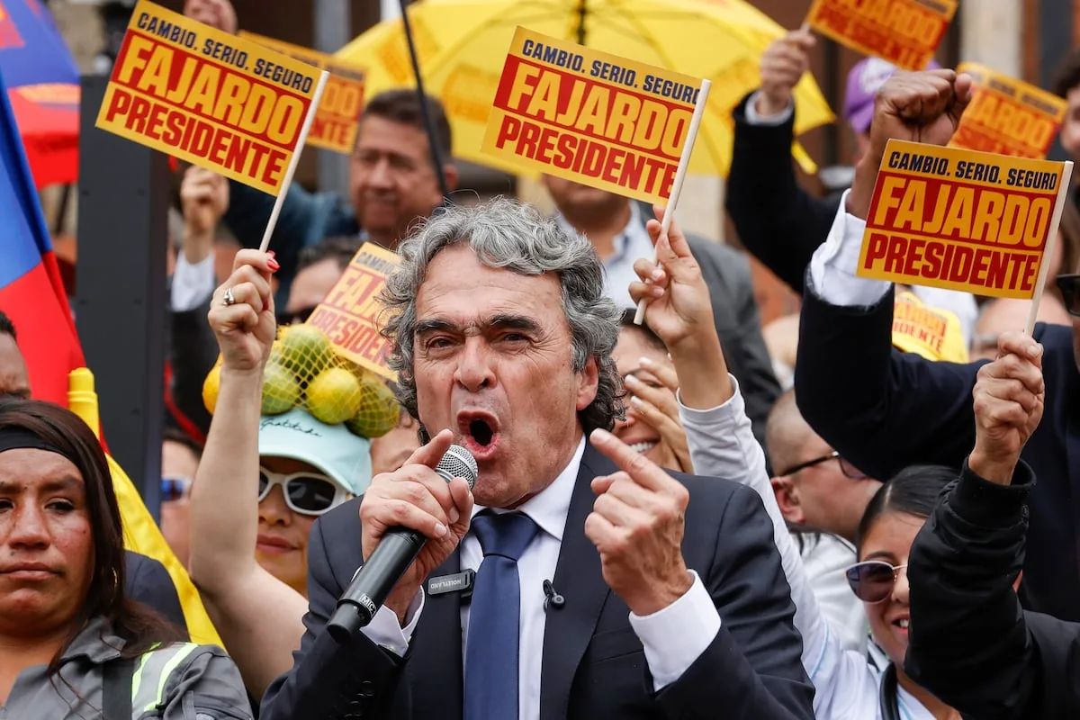 More oil and a universal income: Fajardo's program seeks a middle ground between Uribe and Petro