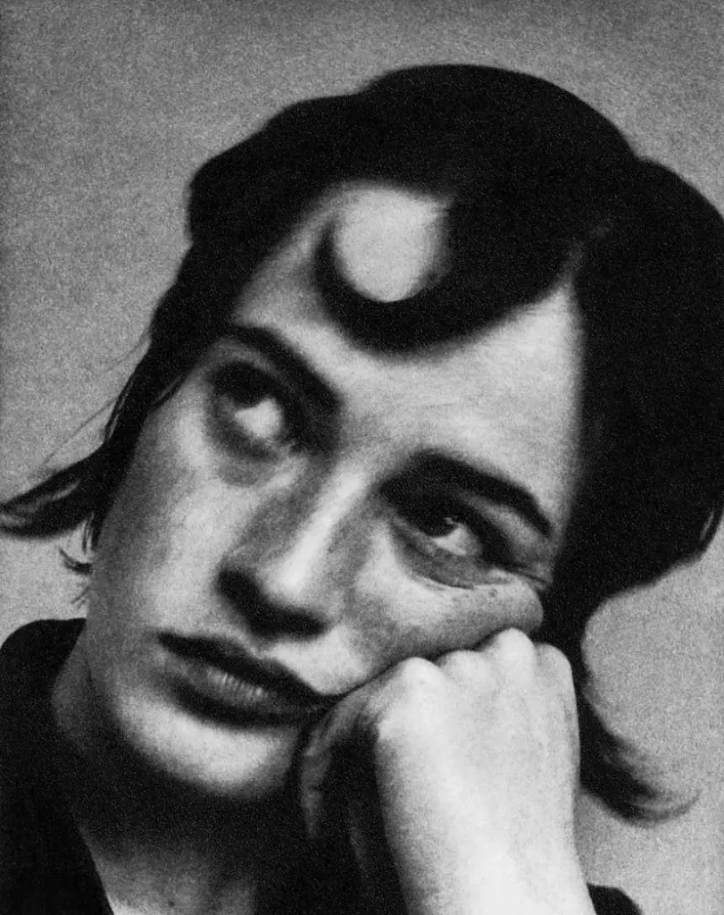 The challenge of photographer Jack Davison: three days in London and 111 portraits (37 per day)