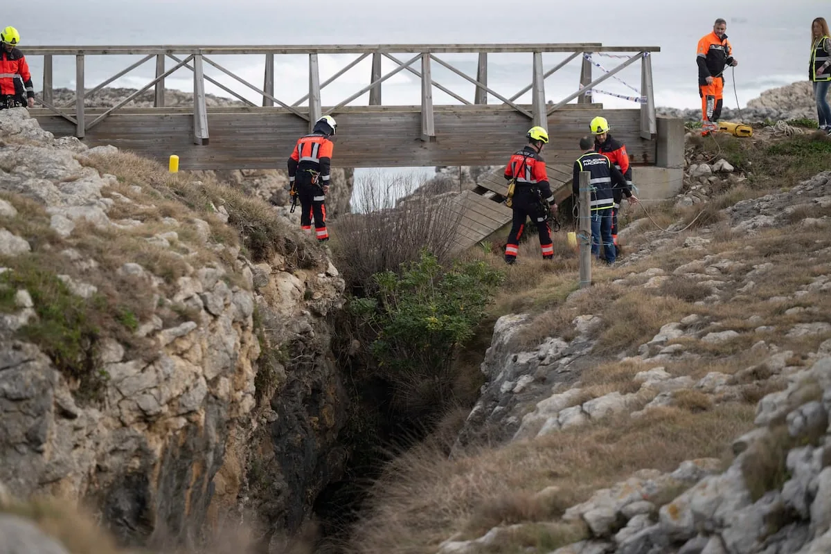 The judge of the collapse of the Santander walkway charges three Coastal Authority officials with six counts of homicide