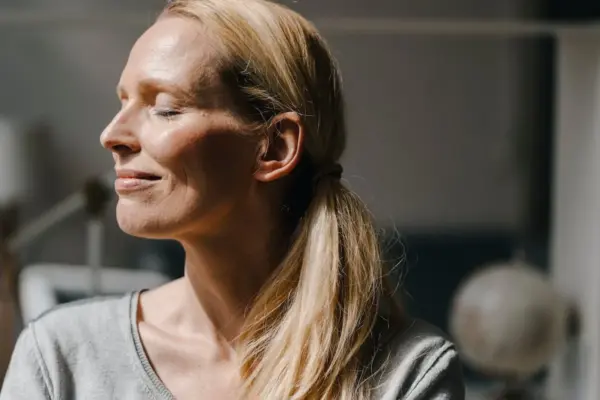 “I don’t want to talk about hot flashes”: menopause leaves the shadows looking for the positive aspects (because there are some)