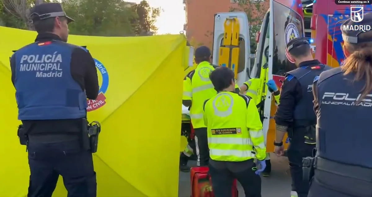 A two-year-old child, in serious condition after being hit by a car in Madrid
