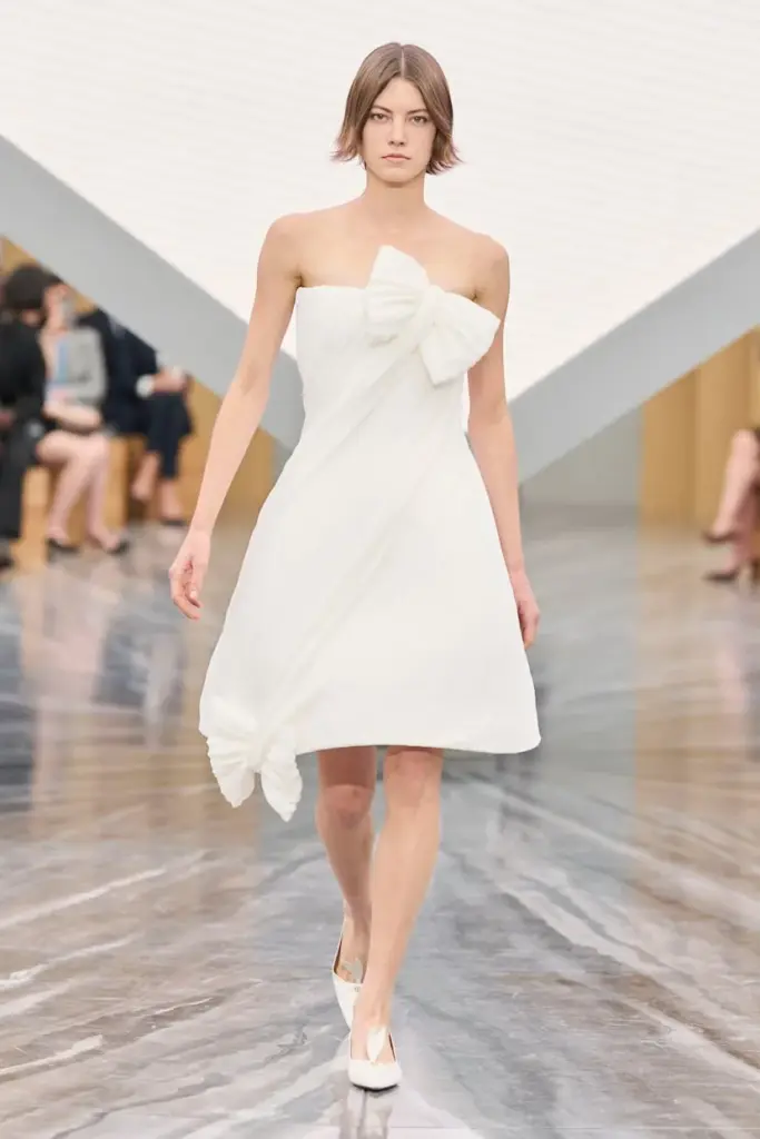 The existential crisis of fashion designers: between the dictatorship of 'scroll' and the greed of investment funds
