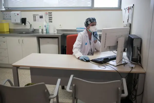 More than half of Catalans have gone to work sick in the last year, despite needing sick leave, according to CC OO