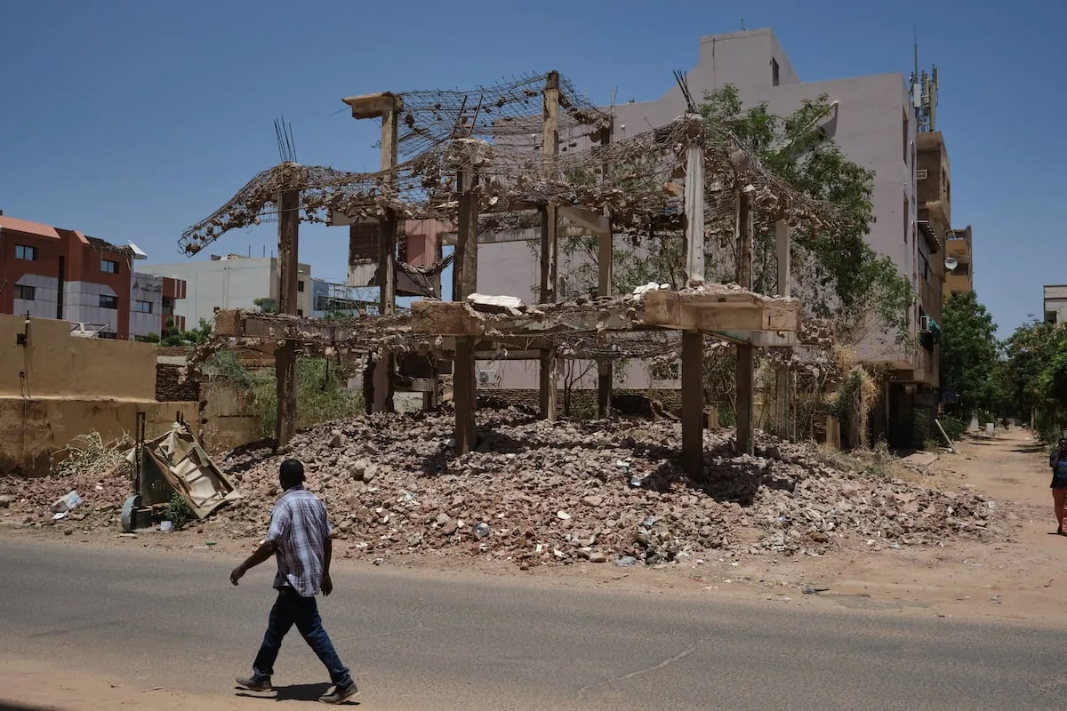 The painful return to Khartoum, the Sudanese capital ravaged after three years of conflict: “War takes everything you never thought you’d lose”