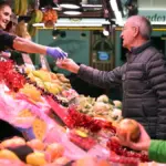 Spaniards carry 45 euros in cash, half of what the Bank of Spain recommends for crises like a blackout