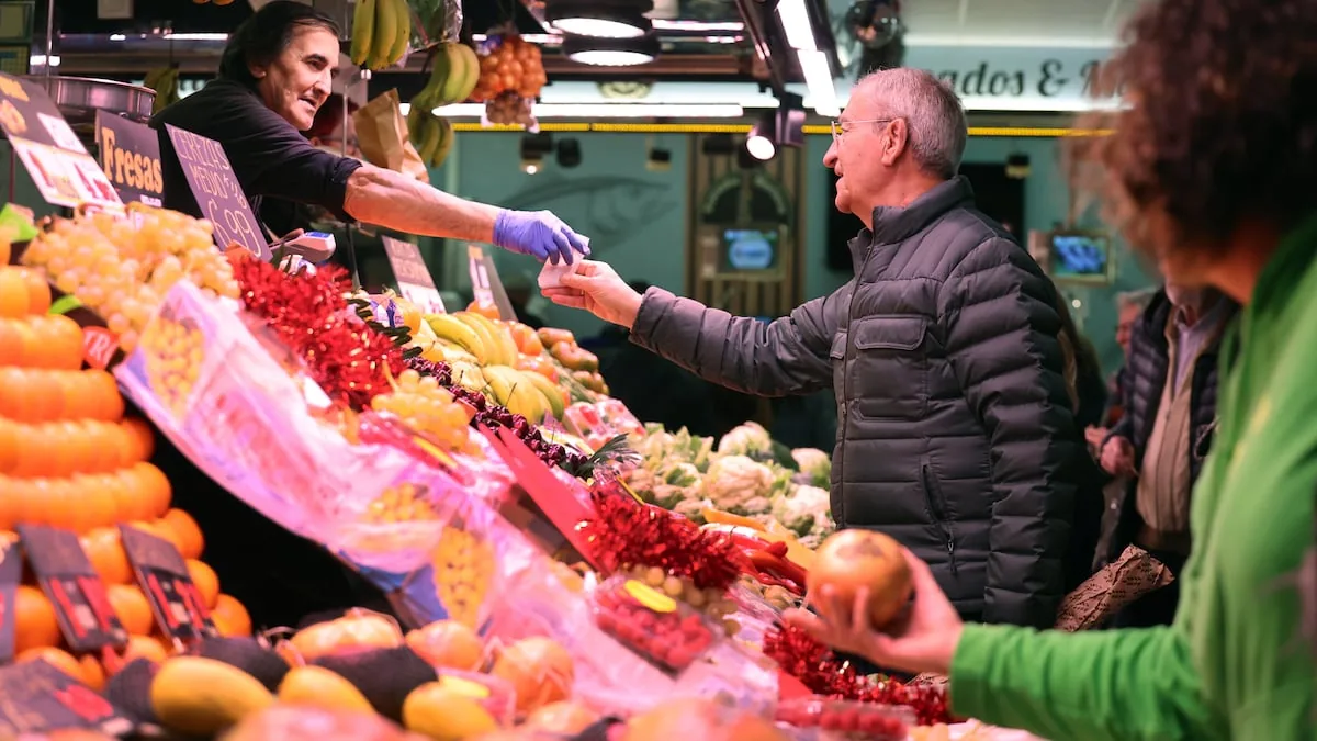 Spaniards carry 45 euros in cash, half of what the Bank of Spain recommends for crises like a blackout