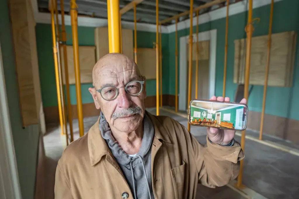 The Fine Arts of Cádiz languish among scaffolding of works