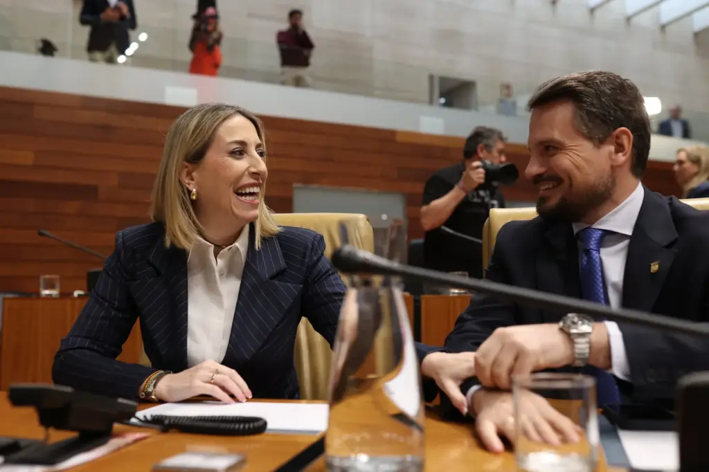Guardiola, investida presidenta de Extremadura con el recado de Vox: “Nadie de fuera por delante de un español”