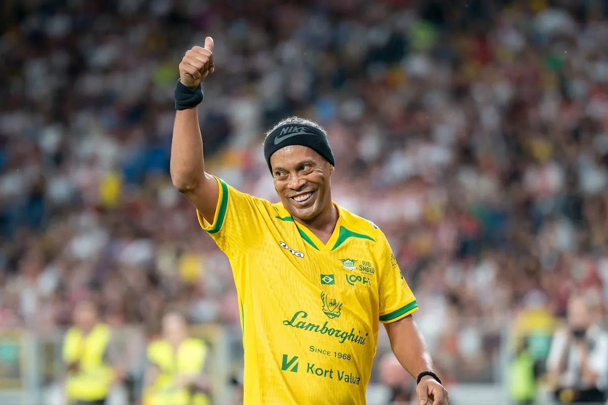 A legendary showdown of retired footballers: Ronaldinho, Rafa Márquez, Kaká, and Borgetti return to Estadio Azteca
