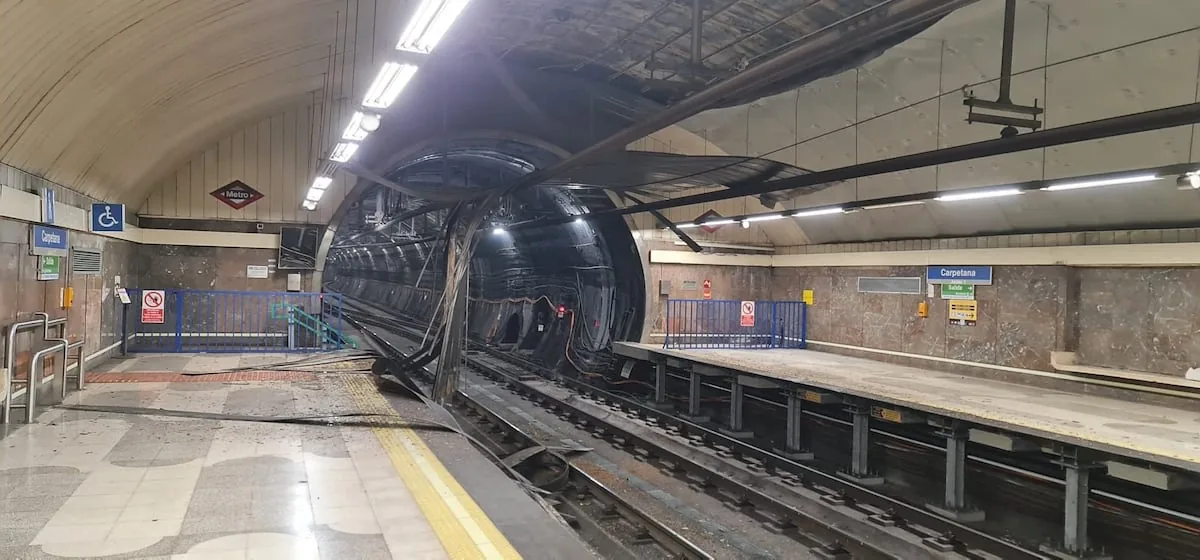 A ceiling collapse at Carpetana station forces Metro de Madrid to close a section of line 6